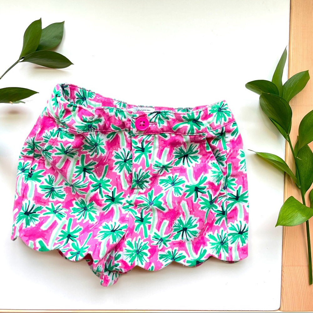 Palm print scallop hem shorts